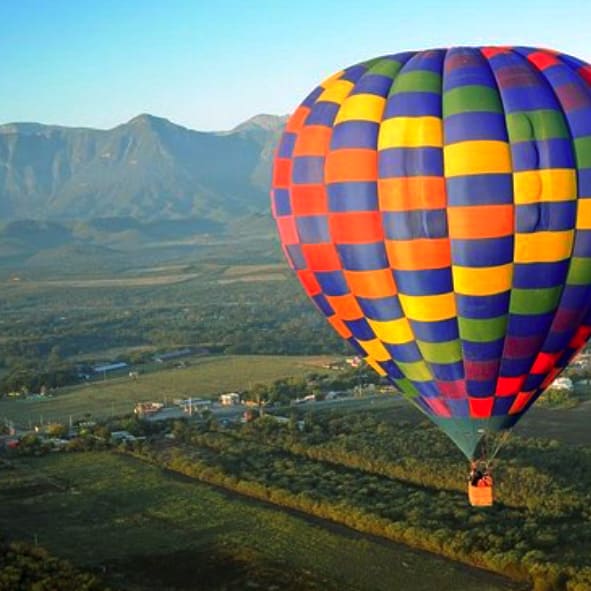 Gozar de la emoción de un vuelo en globo